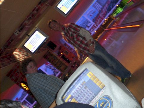 Kind mit Feuerwehrkelle